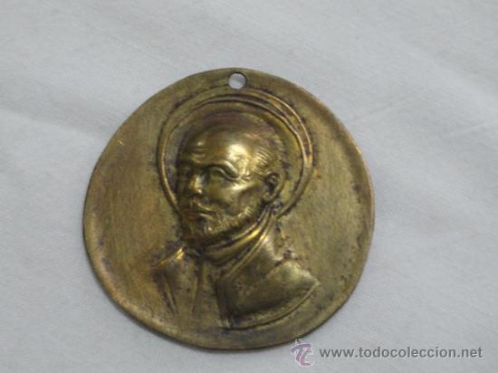 Antig&uuml;edades: ANTIGUA MEDALLA CON SANTO. - Foto 1