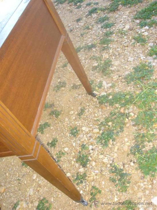 Antig&uuml;edades: mesa de madera de mogno con ruedas - Foto 3