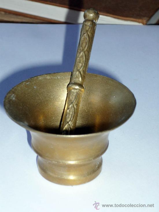 Antig&uuml;edades: ALMIREZ O MORTERO DE BRONCE MEDIADOS SIGLO XX ,CON SU MANO,PEQUE&Ntilde;O 6,3CM DIAMETRO