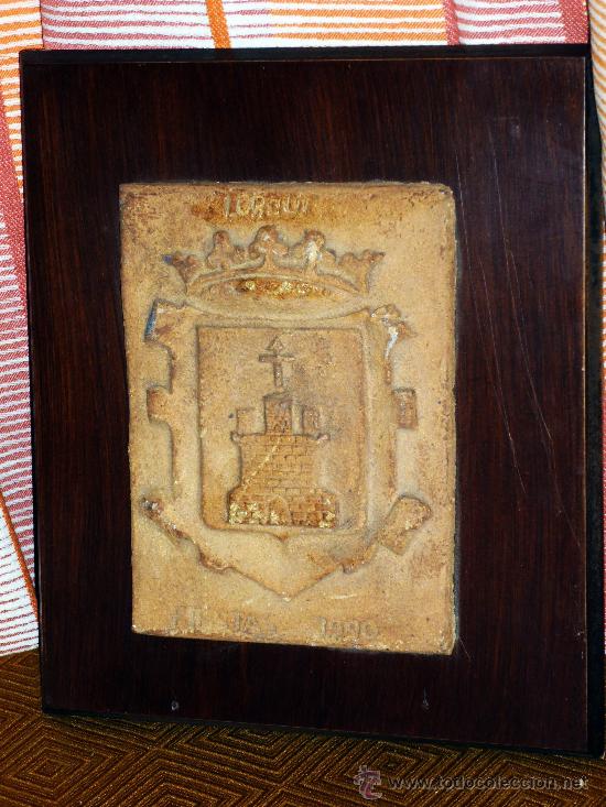 Antig&uuml;edades: ESCUDO DE LORQU&Iacute; , TERRACOTA SOBRE MADERA FIESTAS 1990 DE LORQU&Iacute;-MURCIA