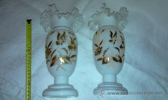 Antig&uuml;edades: 2 JARRONES MODERNISTAS. OPALINA PINTADA A MANO