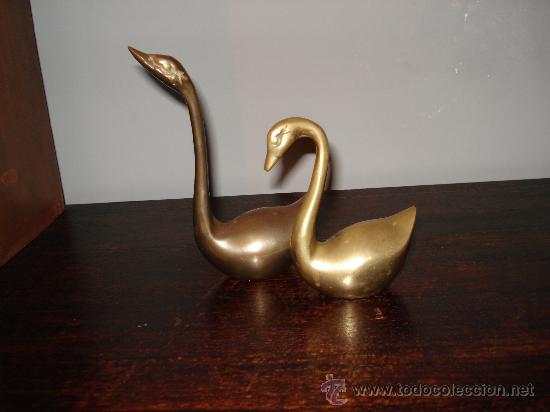 Antig&uuml;edades: 2 CISNES BRONCE DE 11 Y 14 CM. - Foto 1