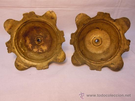 Antig&uuml;edades: PAR DE CANDELEROS ANTIGUOS DE BRONCE - Foto 4