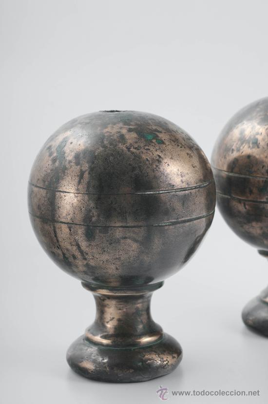 Antig&uuml;edades: Pareja de bolas de arranque de escalera en bronce - Foto 2