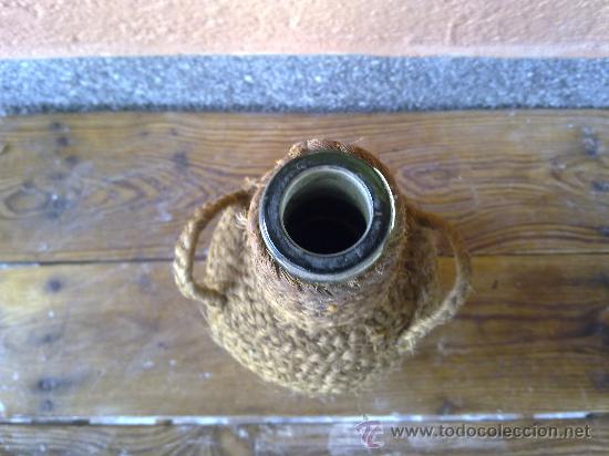 Antig&uuml;edades: BOTELLA DE CRISTAL FORRADA A MANO CON CUERDA. - Foto 2