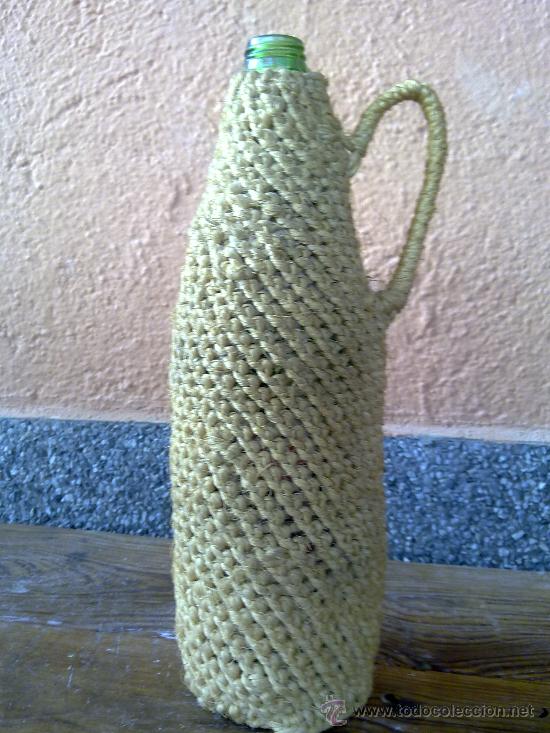 Antig&uuml;edades: BOTELLA DE CRISTAL FORRADA A MANO CON CUERDA. - Foto 1