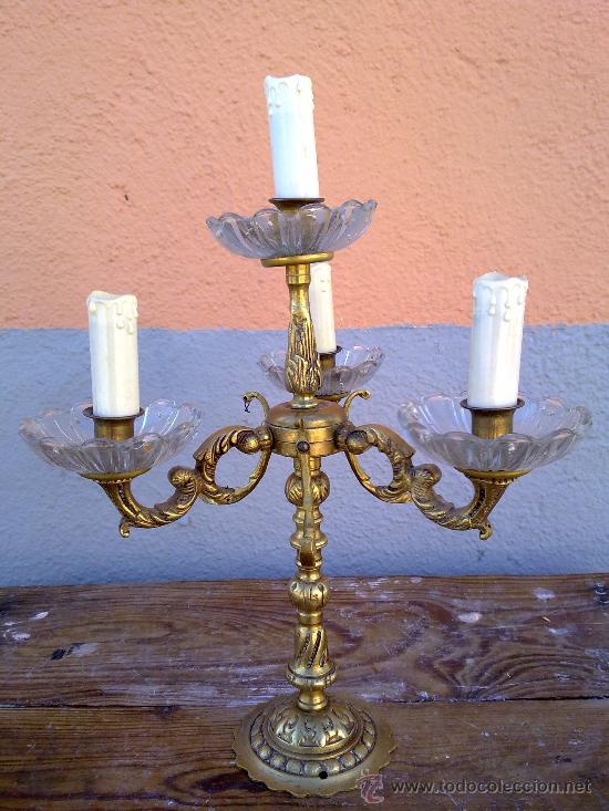 Antig&uuml;edades: antiguo candelabro de bronce , electrificado. - Foto 1