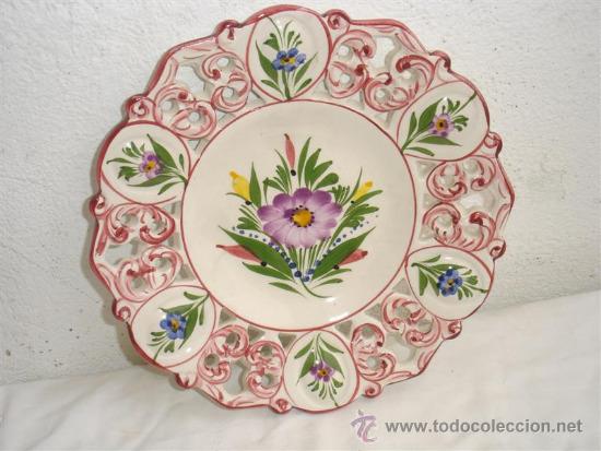 Antig&uuml;edades: plato de colgar de ceramica - Foto 1