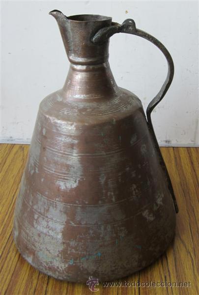 Antig&uuml;edades: JARRA de cobre .. Asa de bronce con labrados - Foto 1