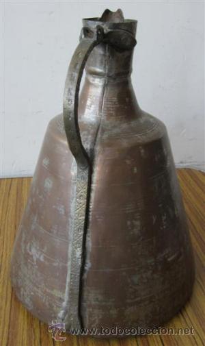 Antig&uuml;edades: JARRA de cobre .. Asa de bronce con labrados - Foto 2