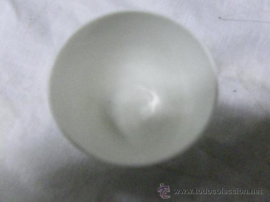 Antig&uuml;edades: JUEGO DE DOS TAZAS OPALINA CON FUNDA Y PLATO - Foto 5