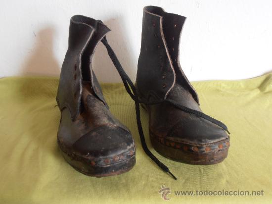 Antig&uuml;edades: BOTAS DE NI&Ntilde;O, PARA ANDAR EN LA NIEVE - Foto 1