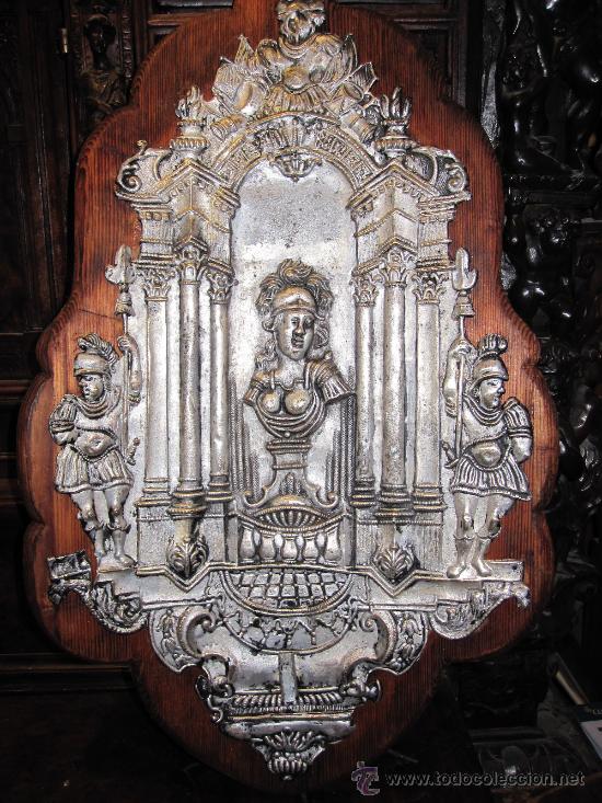 Antig&uuml;edades: BONITA PLACA EN METAL REPUJADO CON IMAGENES DE GUERREROS. S. XVIII-XIX