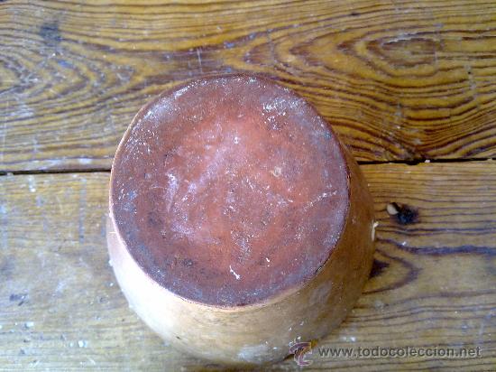 Antig&uuml;edades: antiguo mortero de barro con mano de madera. - Foto 3