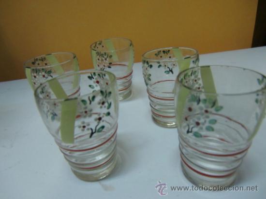 Antig&uuml;edades: Botella licorera de cristal con 5 vasitos - Foto 2