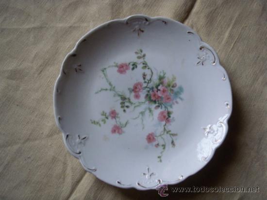 Antig&uuml;edades: PLATO CON DECORACION ESTAMPADA - Foto 1