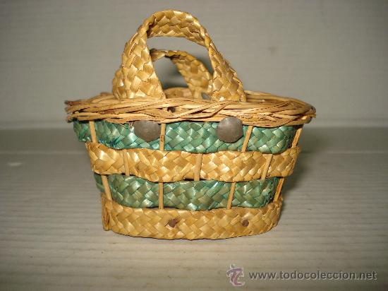 Oggetti Antichi: Antigua Cesta de Ni&ntilde;a  Fabricada a Mano con Fibras y Elementos Vegetales .A&ntilde;o 1920-30s.