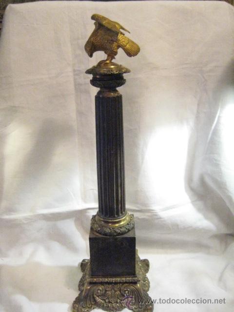 Oggetti Antichi: Triunfo o trofeo con aguila en bronce epoca Carlos X 1826- 1830. Altura 58 cm.