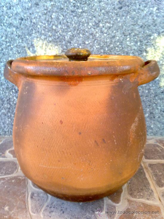 Antig&uuml;edades: antigua olla de barro con tapadera - Foto 1