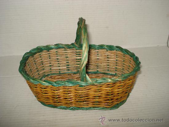 Antig&uuml;edades: Muy Antigua Cesta Con Asa en Fibras Vegetales y Tintada . A&ntilde;o 1930s.