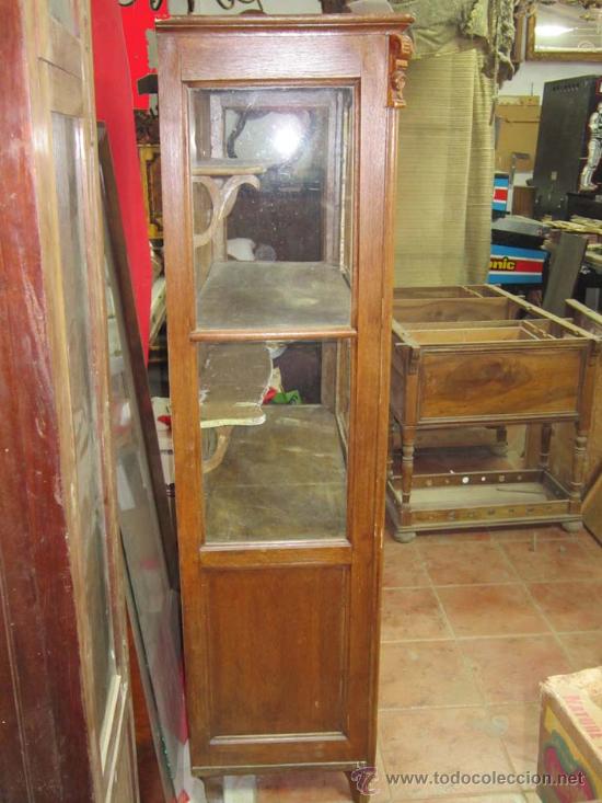 Antig&uuml;edades: Vitrina en roble de finales s. XIX con su interior estucado. - Foto 5