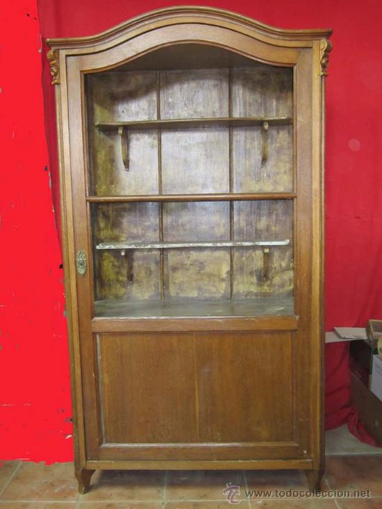 Antig&uuml;edades: Vitrina en roble de finales s. XIX con su interior estucado. - Foto 1