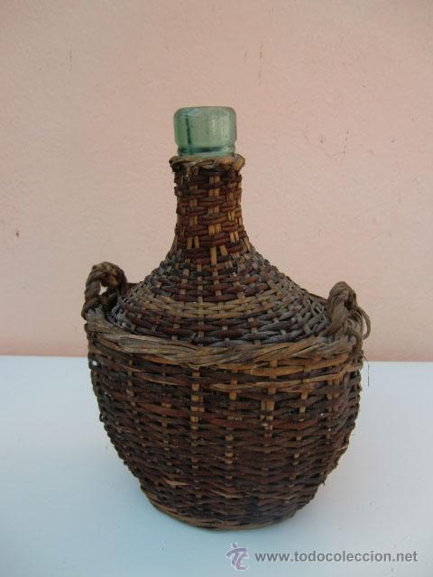 Antig&uuml;edades: Botella ovalada forrada de mimbre - Foto 1