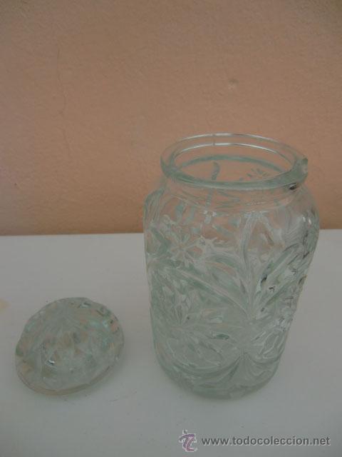Antig&uuml;edades: Bote de cristal tallado, con tapa - Foto 2