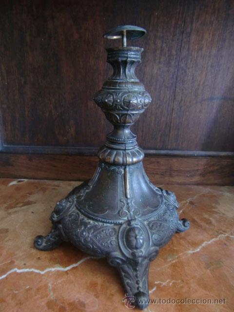 Antig&uuml;edades: Antiguo objeto de metal repujado - Foto 1