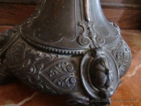 Antig&uuml;edades: Antiguo objeto de metal repujado - Foto 3