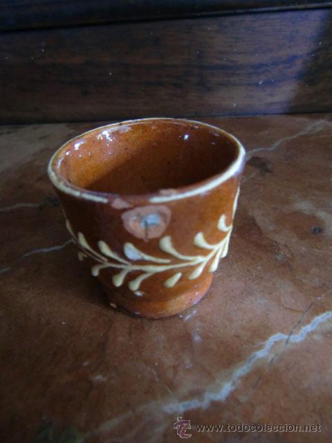 Antig&uuml;edades: Jarrita de barro con 4 vasitos - Foto 2