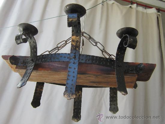 Antig&uuml;edades: LAMPARA DE TECHO EN HIERRO DE FORJA Y MADERA - Foto 4