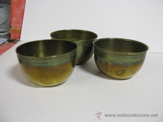 Antig&uuml;edades: 3 cuencos de laton 10.5cm de diametro y 6 de altura