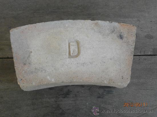Antig&uuml;edades: LADRILLO DE CERAMICA CON LETRA. D - Foto 1