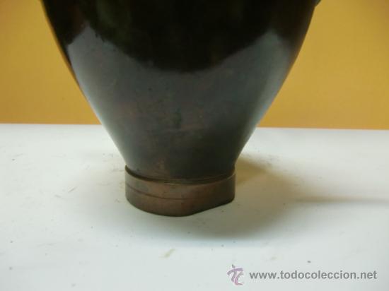 Antig&uuml;edades: Jarroncito de metal con asas - Foto 3