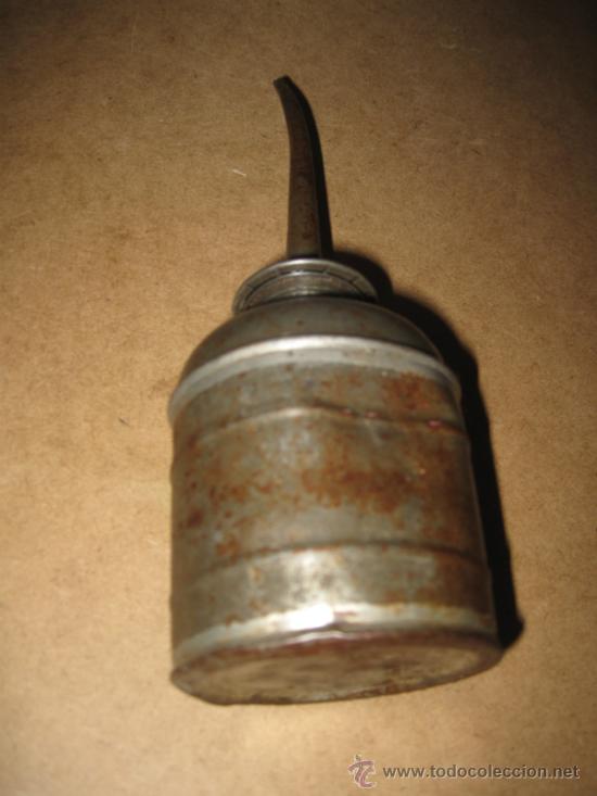 Antig&uuml;edades: ACEITERA MANUAL ANTIGUA. - Foto 2