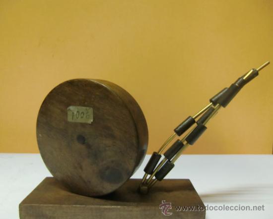 Antig&uuml;edades: Pieza de metal y madera - Foto 3