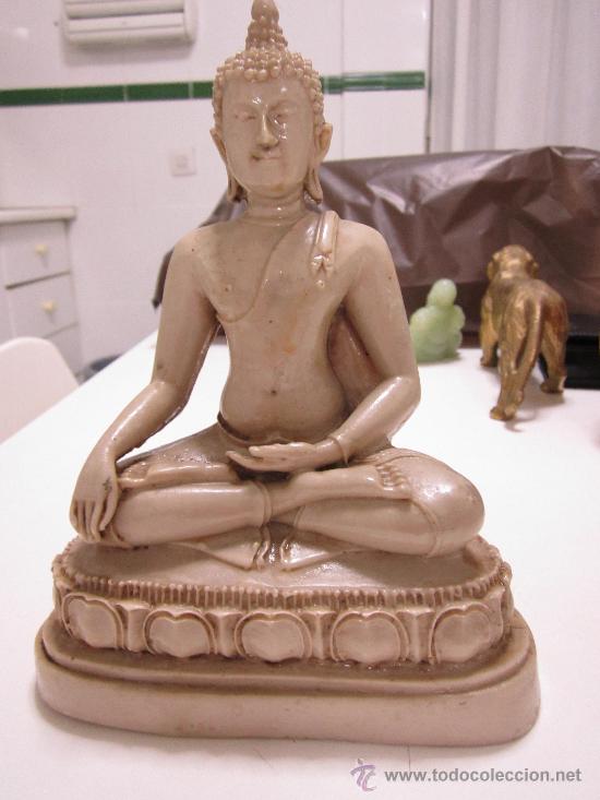 Antiquit&auml;ten: Diosa India en resina - altura 21 cm.
