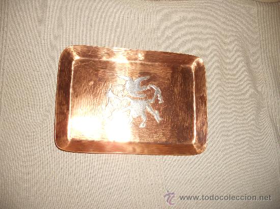 Antig&uuml;edades: BAMDEJA  DE  COBRE  CON  UN RELIEVE  PLATEADO - Foto 3