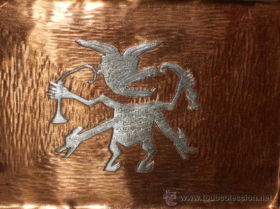 Antig&uuml;edades: BAMDEJA  DE  COBRE  CON  UN RELIEVE  PLATEADO - Foto 7