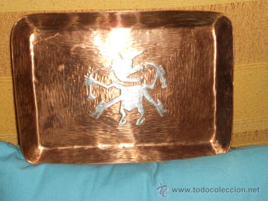Antig&uuml;edades: BAMDEJA  DE  COBRE  CON  UN RELIEVE  PLATEADO - Foto 9