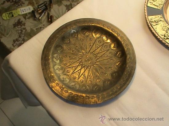 Antig&uuml;edades: Plato &aacute;rabe de metal - Foto 1