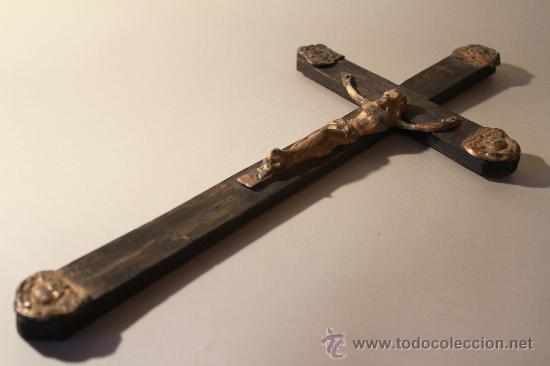 Antig&uuml;edades: Crucifijo madera y metal - Foto 1