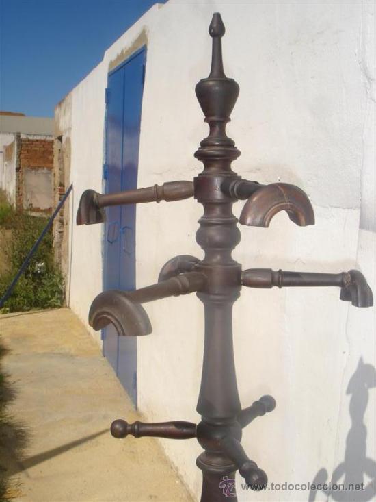 Antig&uuml;edades: perchero de madera de casta&ntilde;o - Foto 3