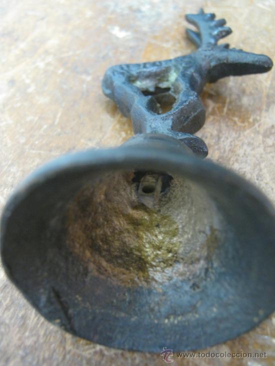 Antigüedades: antigua campana metal con ciervo - replica arqueologia - Foto 3 - 31985169
