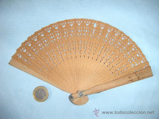 Antig&uuml;edades: ABANICO DE NI&Ntilde;A EN MADERA CALADA. - Foto 2