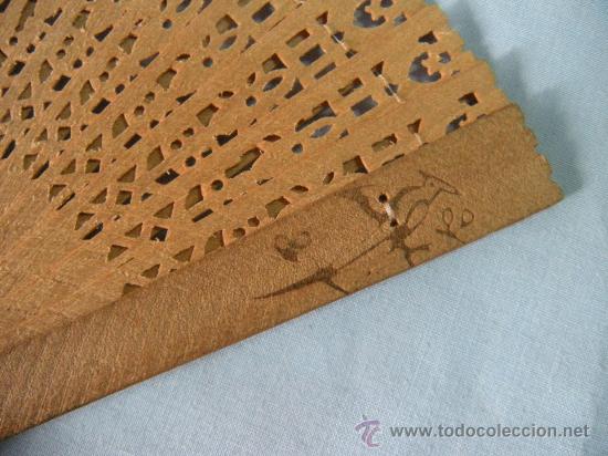 Antig&uuml;edades: ABANICO DE NI&Ntilde;A EN MADERA CALADA. - Foto 3