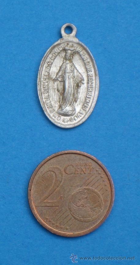 Antig&uuml;edades: Medalla ovalada de aluminio con la imagen de la Virgen - Foto 1