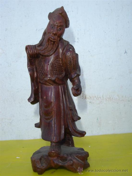 Antig&uuml;edades: figura orinetal en madera tallada - Foto 1