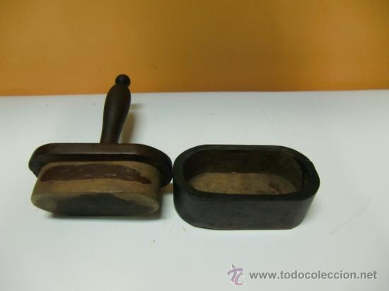 Antig&uuml;edades: Pieza de madera con mango y su caja - Foto 2